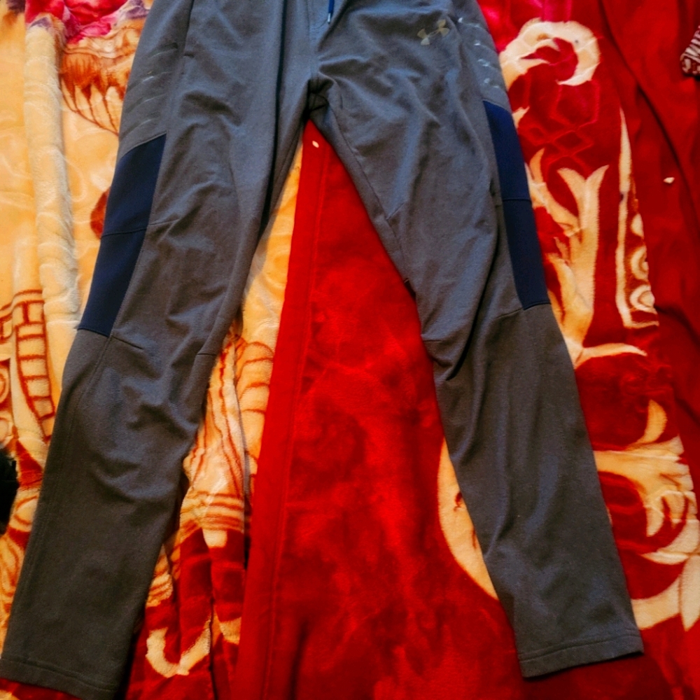 Under Armour pants (Medium)